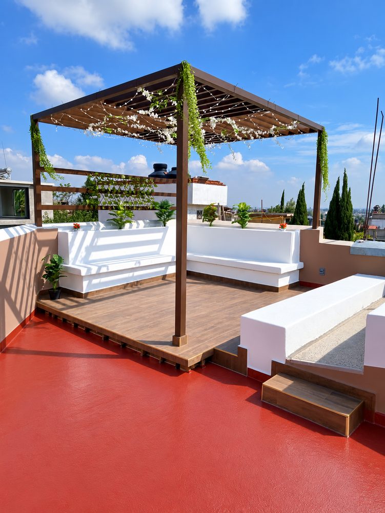Terraza con impermeabilizante, piso tipo madera y p�rgola